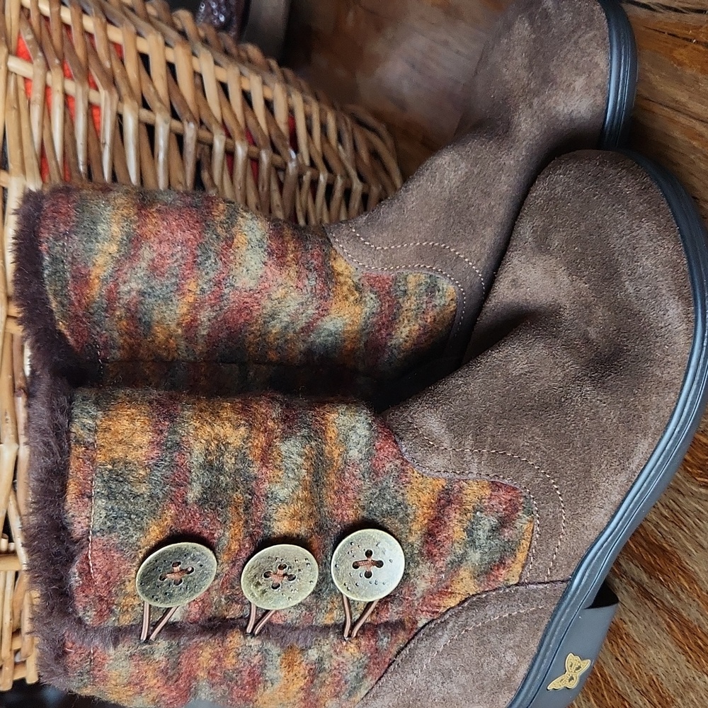 Alegria Nanook Pecan Fuzzy‎ Boots Size 36 (US 6-6.5) Brown Wooly Faux Fur Lined